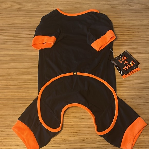 Hotel Doggy Lick Or Treat Dog Shirt. Large. - Picture 5 of 5